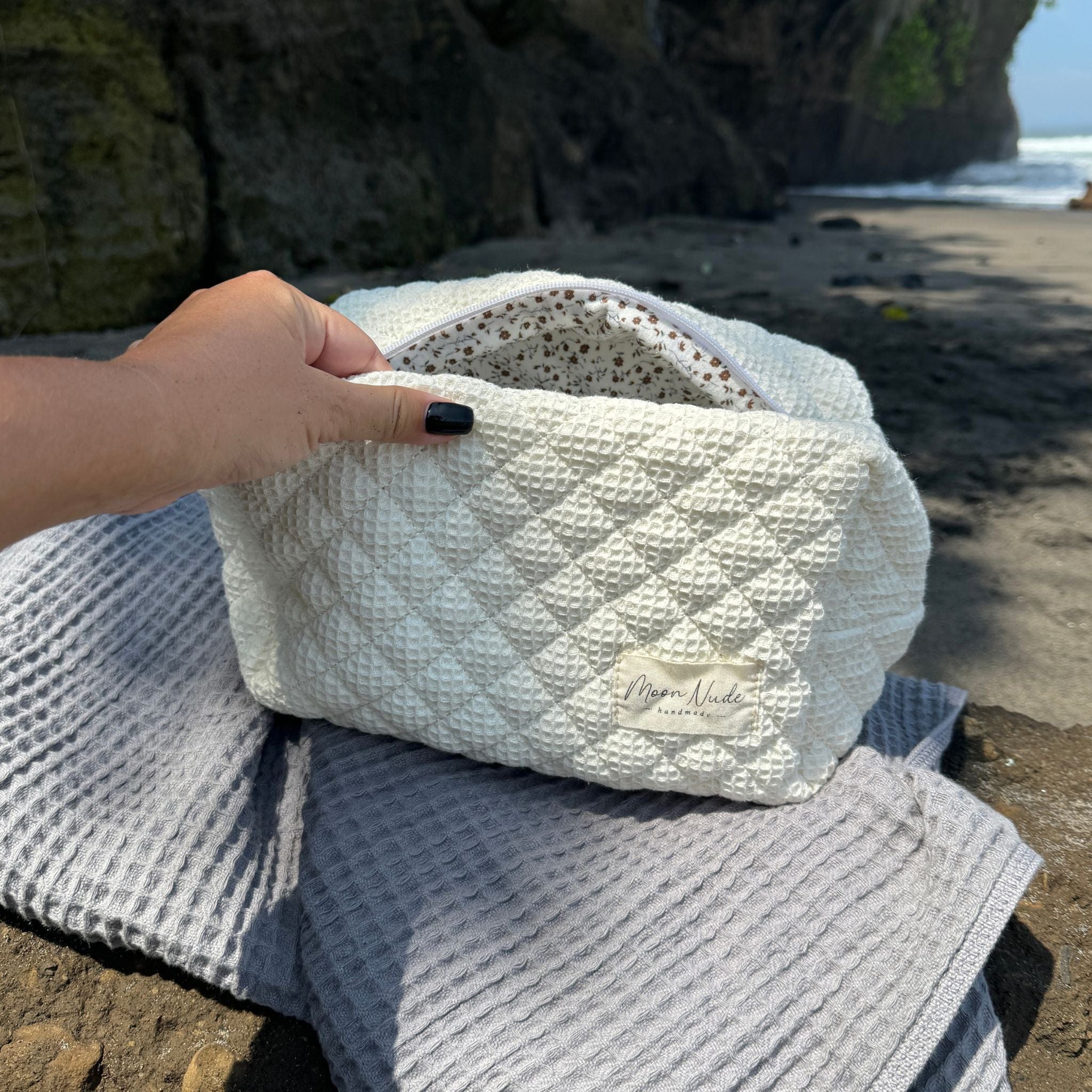 Cream Large Makeup Bag - Image 5