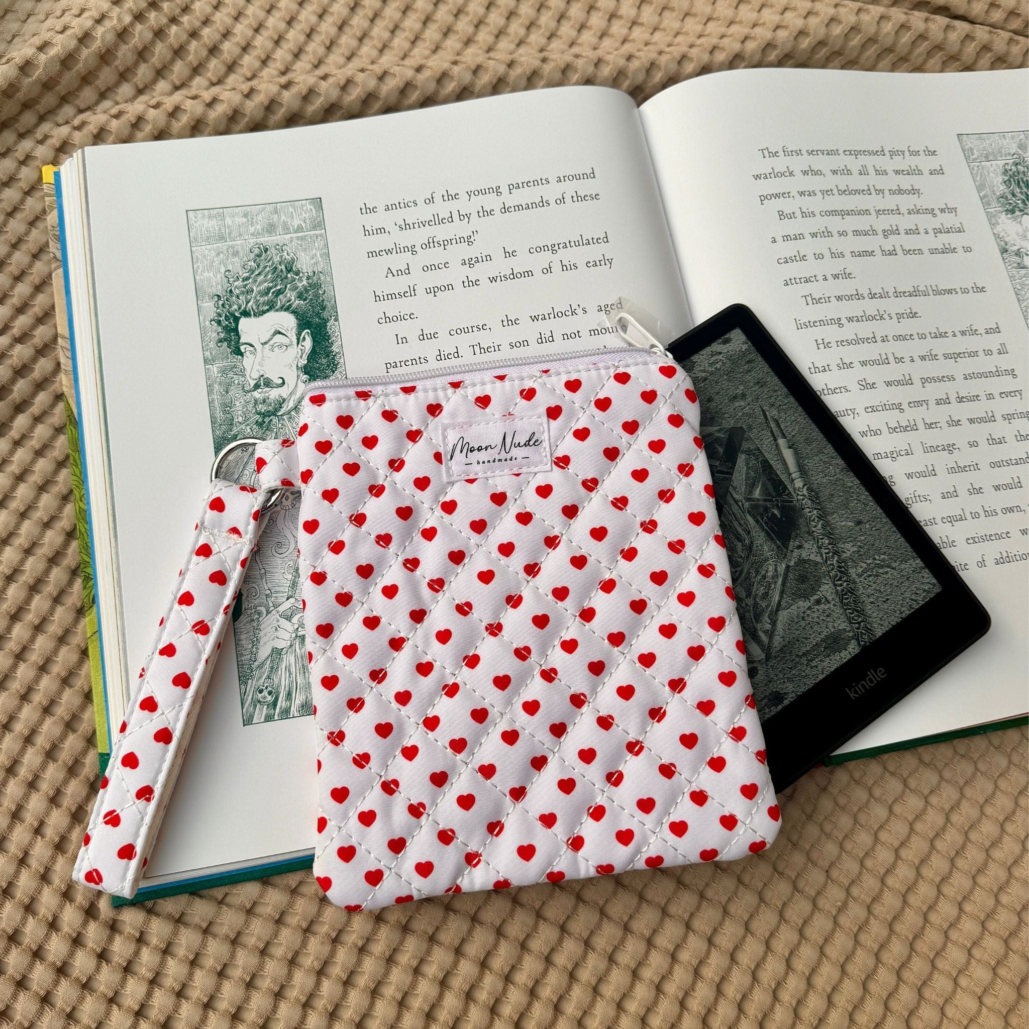 Valentine eReader Pouch - Image 3